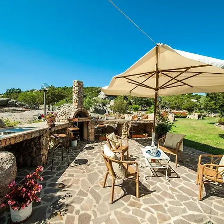 Cozy In With Outdoor Swimming Pool Arzachena