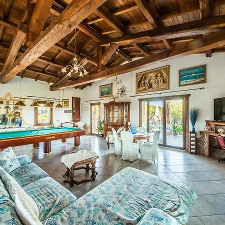 Holiday home Cozy In With Outdoor Swimming Pool *
