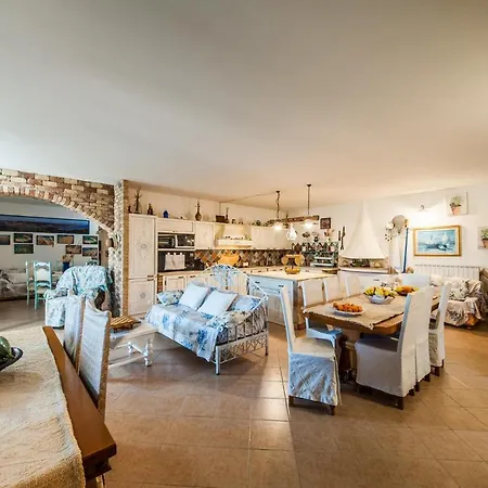 Cozy In With Outdoor Swimming Pool Holiday home